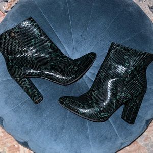 Black and green snake skin booties | size 7.5